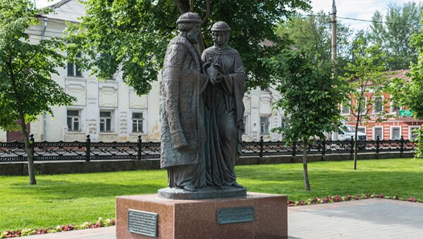 Памятники Петру и Февронии в городах России